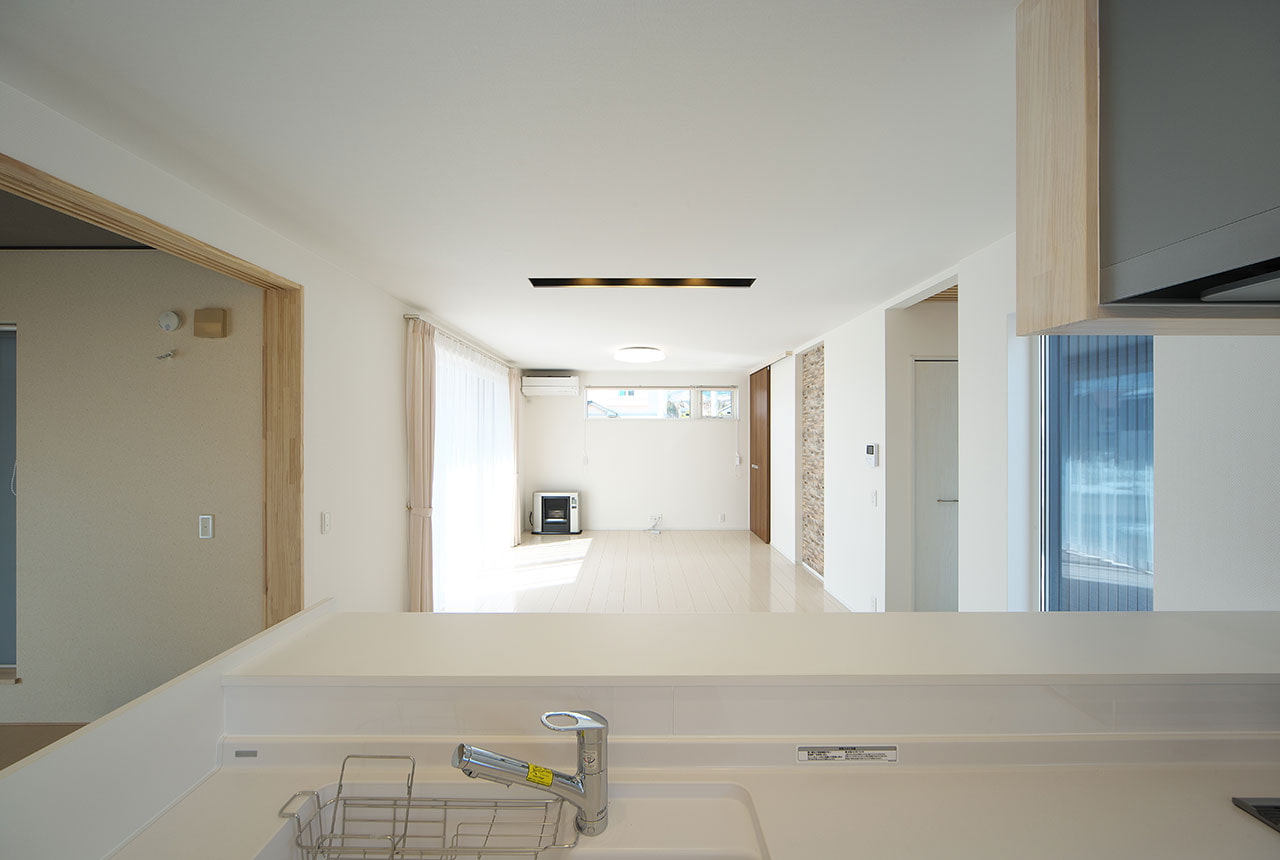 内観:キッチン・リビング